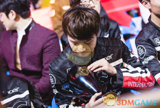 《LOL》IG和RNG确认原阵容征战德杯