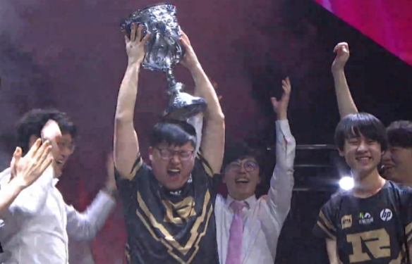 LOL为什么uzi能进名人堂