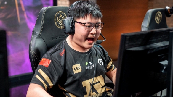 LOL为什么uzi能进名人堂