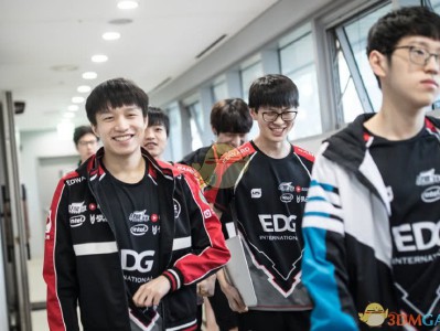 《LOL》厂长明凯直播表示近期不会退役