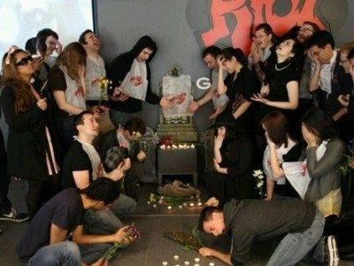 《LOL》Faker又有新皮肤 愚人节飞机命名飞科